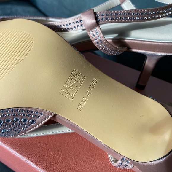 Sparkling satin taupe Slingback Heels size 8.5. MOB, MOG. Never worn! - Picture 2 of 4